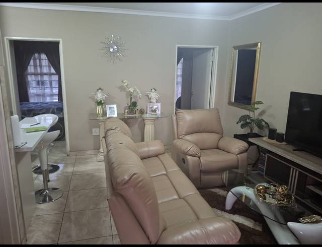 2 BEDROOM APARTMENT FOR SALE IN COMMERCIA